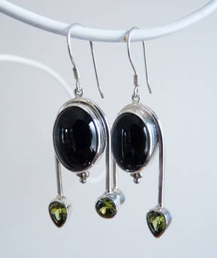 Silver black onyx earrings with peridot