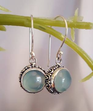 Silver chalcedony earrings with filigree frame