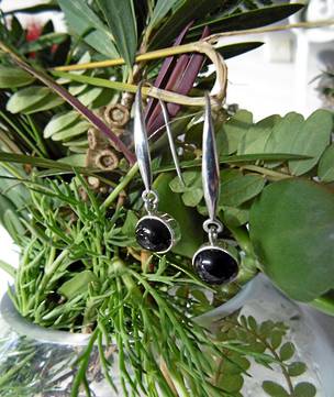 Black shell elegant silver earrings