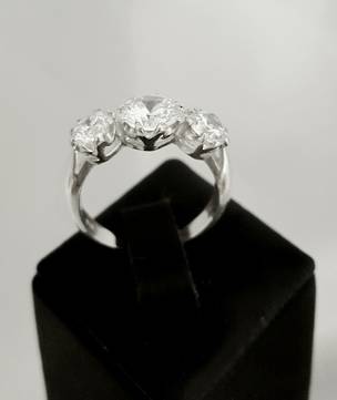 Claw set, sterling silver brilliant cubic zirconia ring