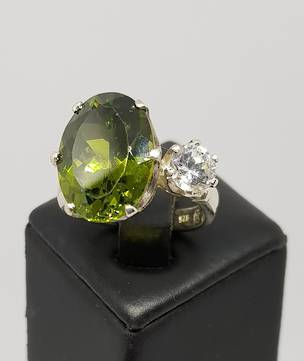 Exquisite, claw set silver ring with green and clear stones