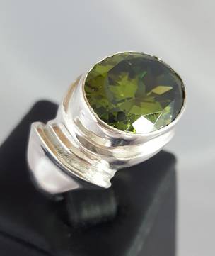 Large oval green facet gemstone silver ring