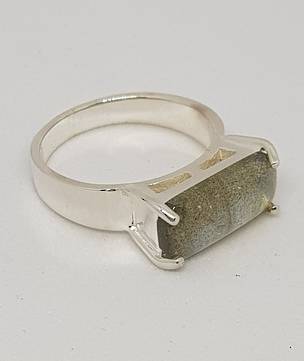 Rectangle labradorite gemstone ring