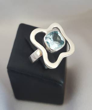 Sterling silver blue topaz ring