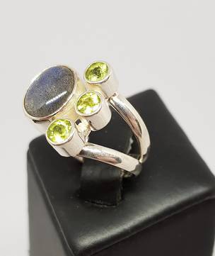 Sterling silver labradorite and peridot gemstone ring