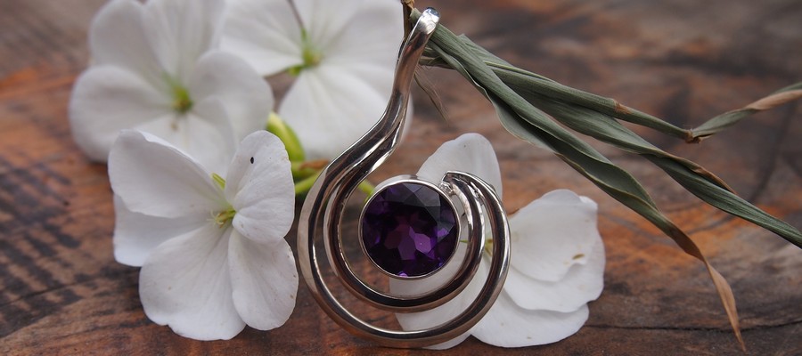 silver amthyst koru pendant