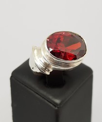 R317GA-925-sterling-silver-garnet-ring-made-in-NZ